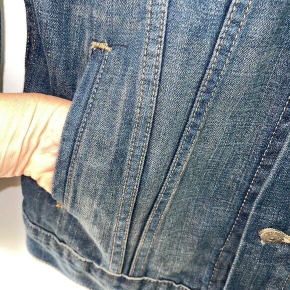 Levi's Women's Denim Trucker Jacket Blue Size Small Pure Cotton Cuffs Buttons - Picture 10 of 15